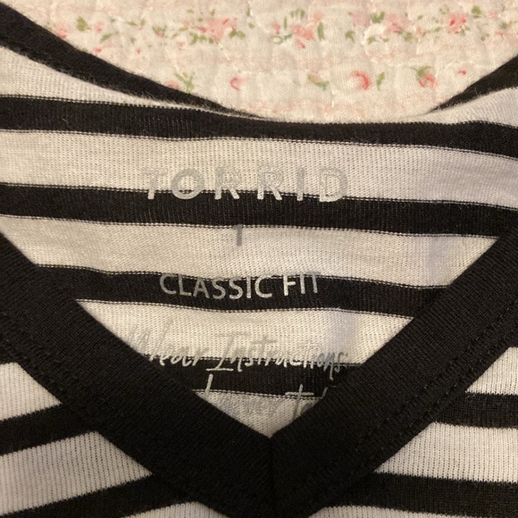 Torrid Girlfriend Tee - Picture 3 of 3